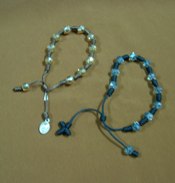PULSERA VARIOS DISEÑOS - MADERA OLIVO  CON HILO996388592